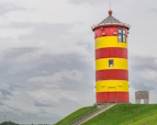 Pilsumer Leuchtturm auf dem Nordseedeich Pilsumer Leuchtturm auf dem Nordseedeich